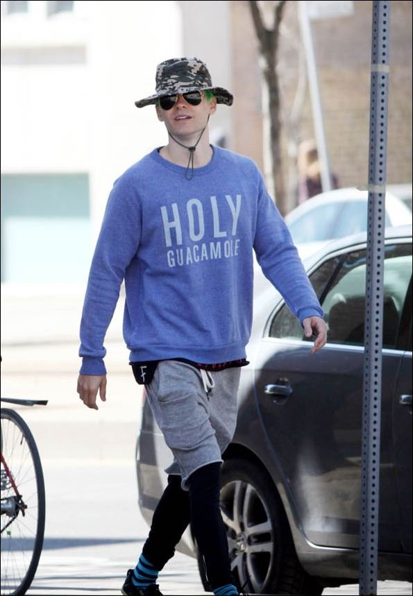 Αγνώριστος ο Τζάρεντ Λέτο – Mε πράσινο μαλλί και χωρίς φρύδια [εικόνες] | iefimerida.gr 2