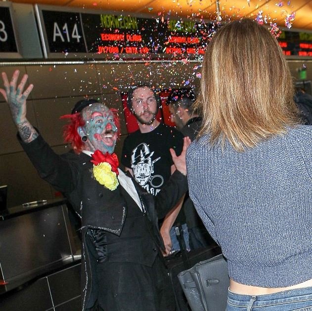 Εξαλλη η Τζένιφερ Λόπεζ - Την τρόλαραν σε αεροδρόμιο [εικόνες&βίντεο]  | iefimerida.gr 3