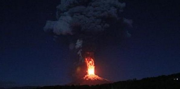 Στάχτη και λάβα παντού: Εξερράγη ηφαίστειο στη Χιλή - Απομακρύνθηκαν 3.000 άνθρωποι [εικόνες & βίντεο] | iefimerida.gr 1