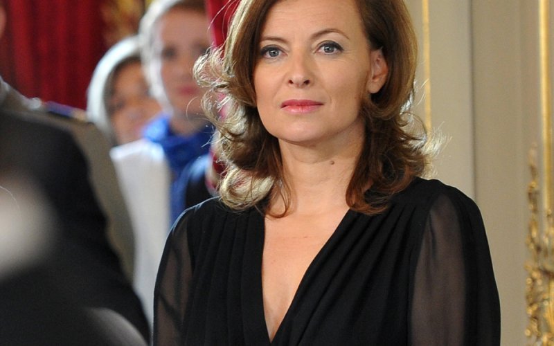 Το βιβλίο χείμαρρος για τα καμώματα του Ολάντ ξεπερνά σε πωλήσεις τις «50 αποχρώσεις του γκρι» [εικόνες] | iefimerida.gr 0