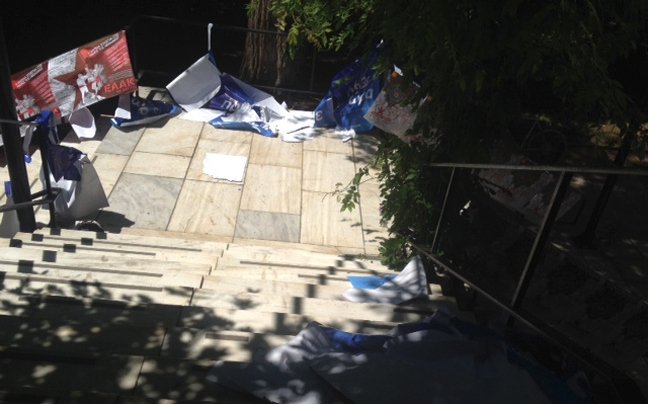 Ντου κουκουλοφόρων σε φοιτητικές εκλογές – Ενταση, ζημιές και τραυματισμοί [εικόνες]   | iefimerida.gr 3