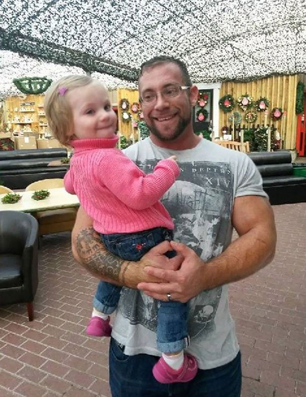 Μπαμπάς που έγινε καμβάς, κομμωτής, κουβαλητής, μάγειρας -Τι κάνουν οι πατεράδες για τα παιδιά τους [εικόνες]   | iefimerida.gr 4