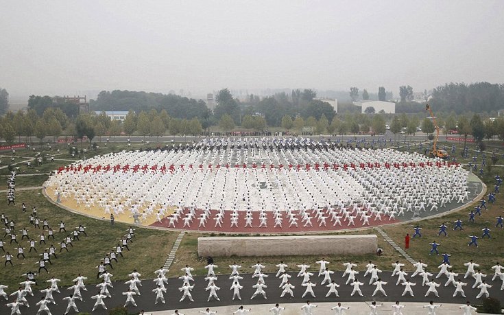 Απίστευτο: Ταυτόχρονο τάι-τσι από 50.000 Κινέζους [εικόνες]  | iefimerida.gr 1