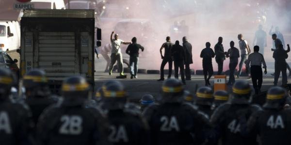 Χάος στο Παρίσι: Επεισόδια και συγκρούσεις – Στα «κάγκελα» οι οδηγοί ταξί [εικόνες]    | iefimerida.gr 2