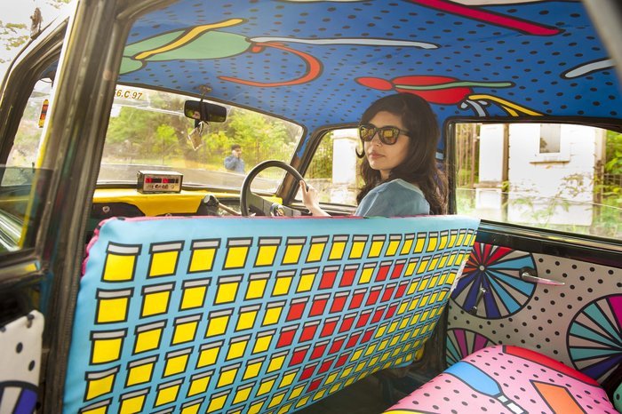 Ταξί έργα τέχνης -Καλλιτέχνες μετατρέπουν το εσωτερικό τους σε πίνακες [εικόνες]  | iefimerida.gr 2