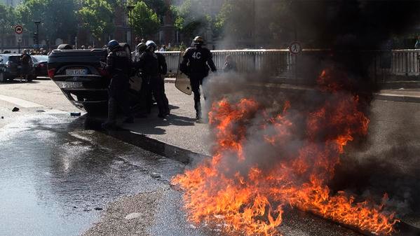Χάος στο Παρίσι: Επεισόδια και συγκρούσεις – Στα «κάγκελα» οι οδηγοί ταξί [εικόνες]    | iefimerida.gr 3