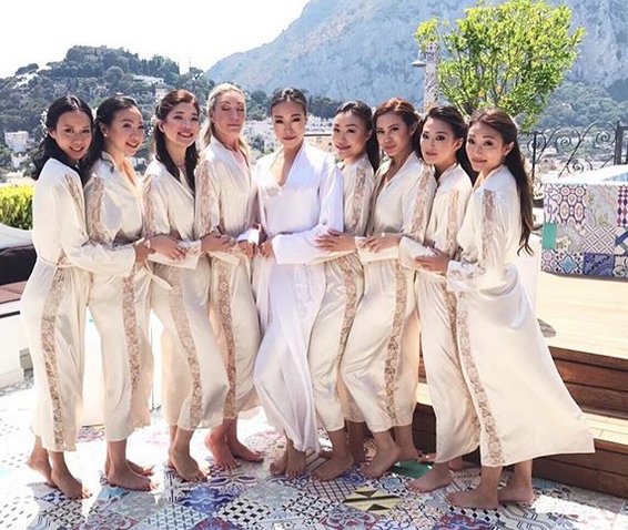 Ονειρικός γάμος fashion blogger στην Ιταλία -Απόλυτη χλιδή παντού, τρία νυφικά και ένα δωμάτιο μόνο με γλυκά [εικόνες] | iefimerida.gr 7