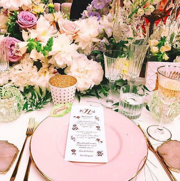 Ονειρικός γάμος fashion blogger στην Ιταλία -Απόλυτη χλιδή παντού, τρία νυφικά και ένα δωμάτιο μόνο με γλυκά [εικόνες] | iefimerida.gr 2