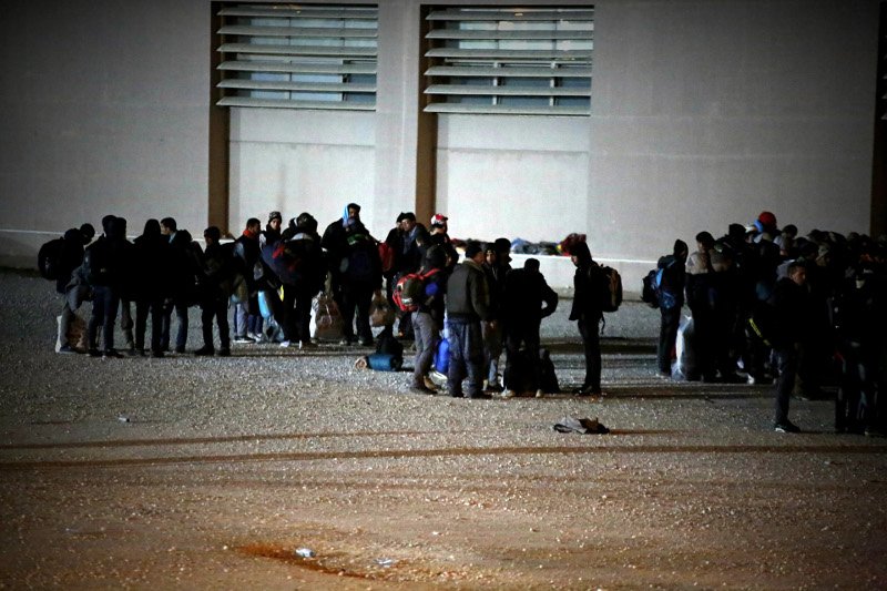 Στην Αθήνα, από την Ειδομένη, 2.300 μετανάστες -Σκόρπισαν στους δρόμους με το που έφθασαν στο Τάε Κβον Ντο [εικόνες] | iefimerida.gr 0