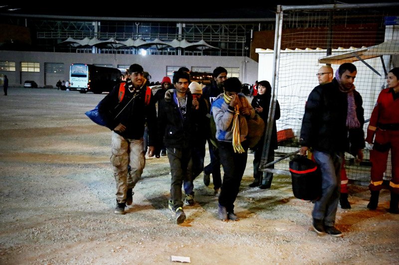 Στην Αθήνα, από την Ειδομένη, 2.300 μετανάστες -Σκόρπισαν στους δρόμους με το που έφθασαν στο Τάε Κβον Ντο [εικόνες] | iefimerida.gr 2