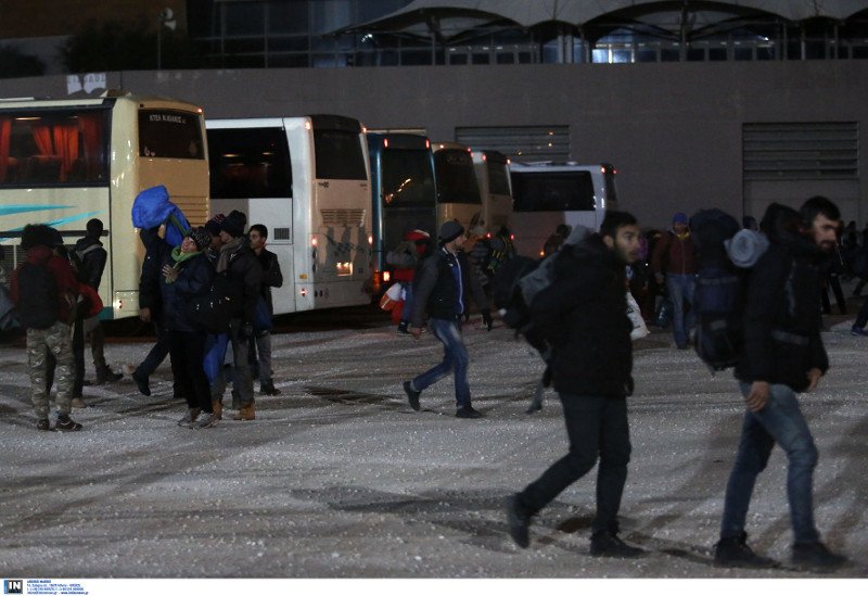 Στην Αθήνα, από την Ειδομένη, 2.300 μετανάστες -Σκόρπισαν στους δρόμους με το που έφθασαν στο Τάε Κβον Ντο [εικόνες] | iefimerida.gr 5