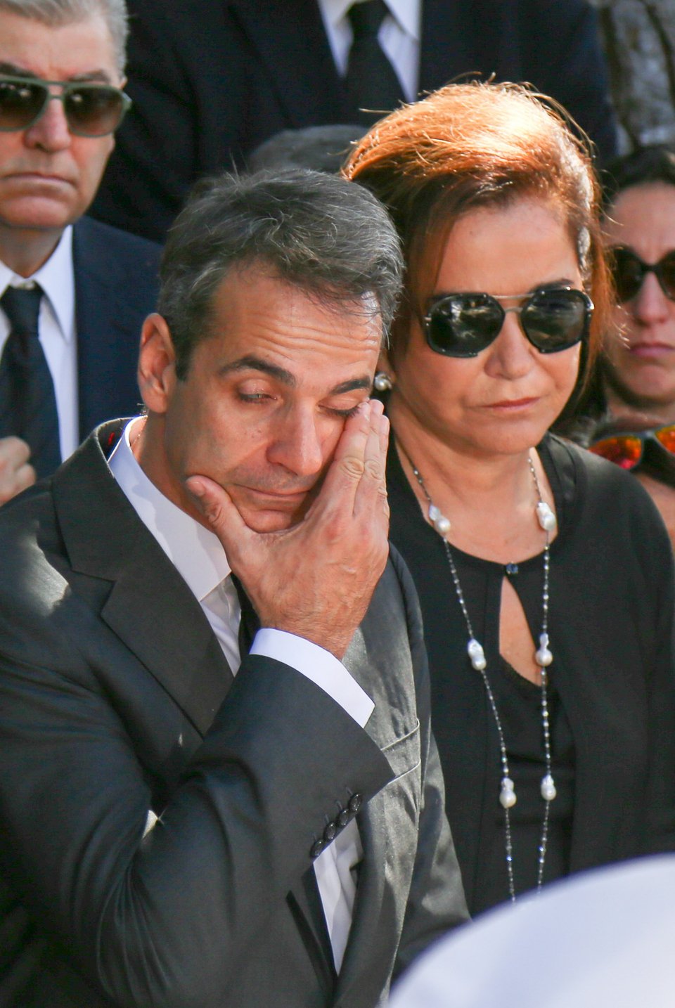 Η Κρητική γη υποδέχτηκε τον Κων. Μητσοτάκη -Με μπαλωθιές το τελευταίο αντίο | iefimerida.gr 0