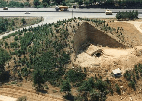 Δεν είναι μόνο η Αμφίπολη -Τα παραδείγματα άλλων μακεδονικών τάφων με υπόγειες κρύπτες [εικόνες] | iefimerida.gr 2