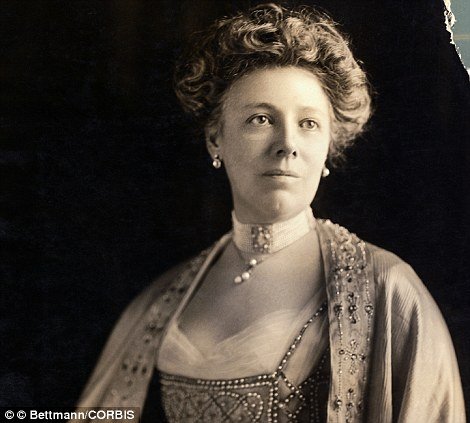 Από την Μάρθα στην Μισέλ: οι 41 γυναίκες πίσω από τον πλανητάρχη [εικόνες] | iefimerida.gr 23