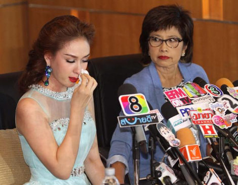 Τα δάκρυα της Μις Ταϊλάνδη -Ζήτησε την εκτέλεση διαδηλωτών αλλά δεν άντεξε την κατακραυγή σε Facebook και Twitter [εικόνες] | iefimerida.gr 0