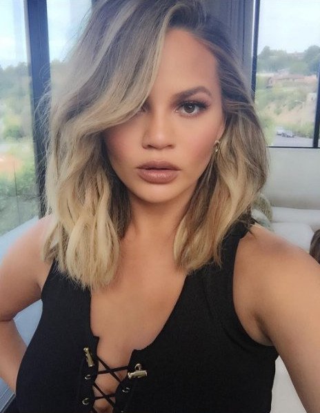 Η «θεά» Κρίσι Τάιγκεν δείχνει τις ραγάδες της και το Ιντερνετ την αποθεώνει [εικόνες] | iefimerida.gr 6