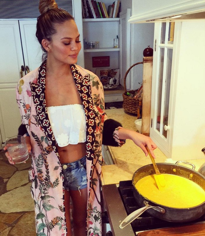 Η πιο σέξι μαμά στον κόσμο -Η Κρίσι Τέιγκεν 3 εβδομάδες μετά τη γέννα [εικόνες] | iefimerida.gr 0