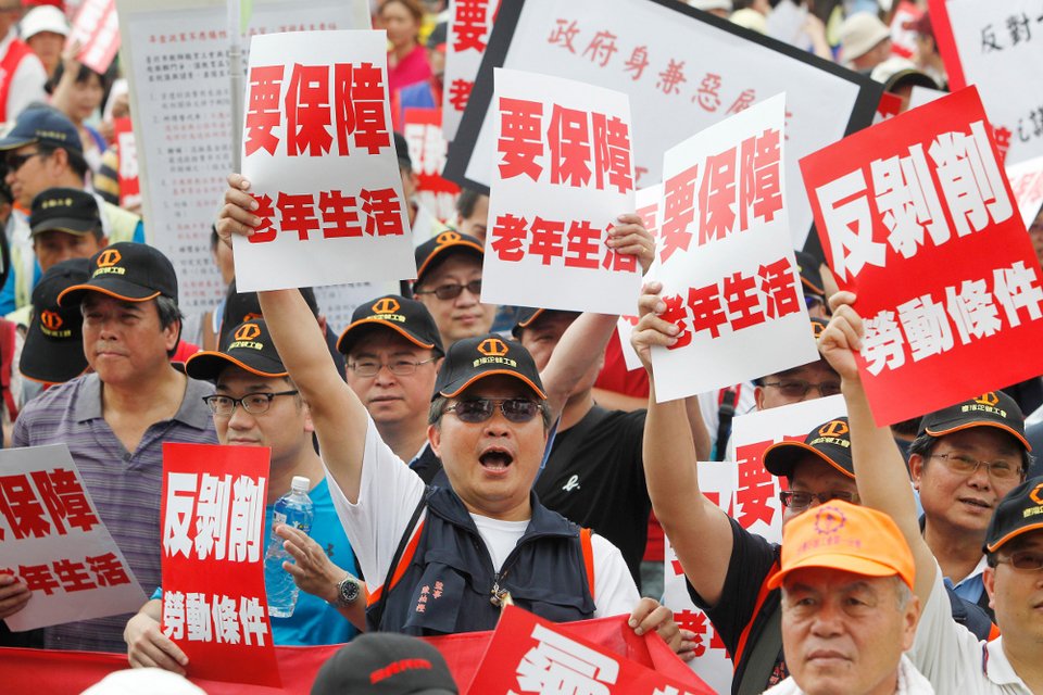 Πώς γιόρτασαν την εργατική Πρωτομαγιά σε όλο τον κόσμο [εικόνες] | iefimerida.gr 7