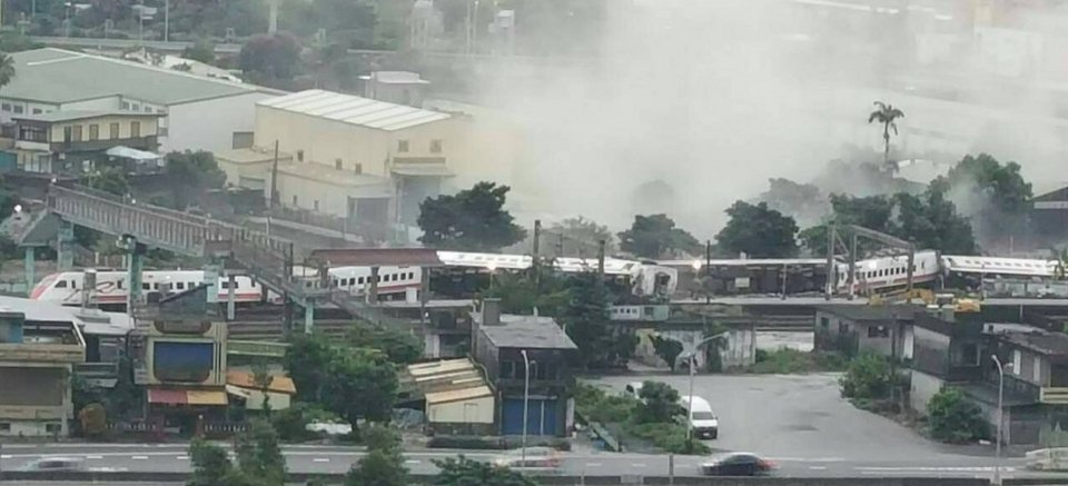 Τουλάχιστον 17 άνθρωποι σκοτώθηκαν και 126 τραυματίστηκαν από εκτροχιασμό αμαξοστοιχίας στη βορειοανατολική Ταϊβάν, ανέφεραν κυβερνητικές αρχές.