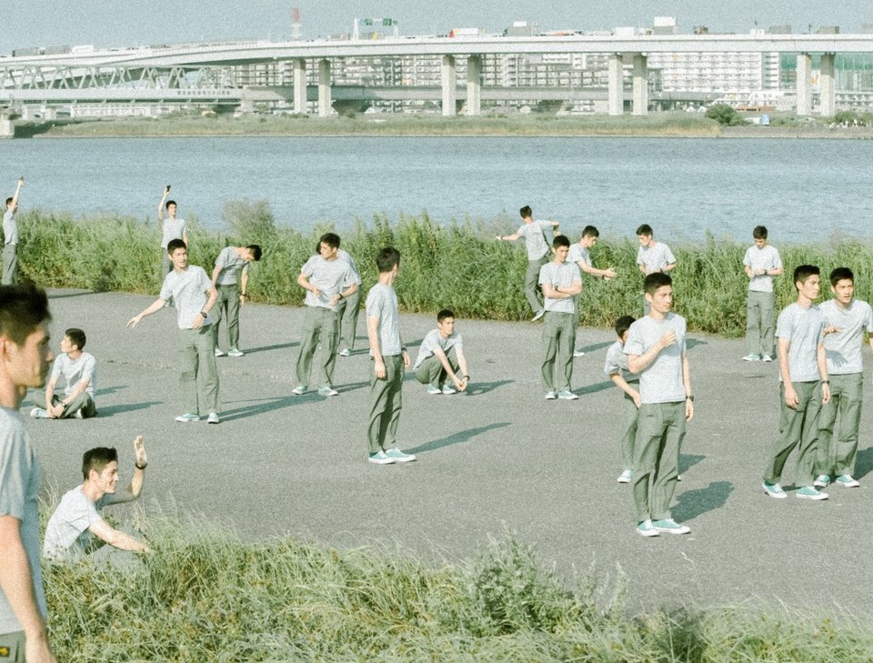 Φωτογράφος «κλωνοποιεί» τα μοντέλα του και δημιουργεί έναν διαφορετικό κόσμο [εικόνες] | iefimerida.gr 6