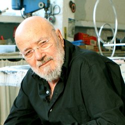 Αυτοδίδακτος και πρωτοπόρος, συγκαταλέγεται ανάμεσα στους σημαντικότερους εκπροσώπους της Κινητικής Τέχνης. φωτογραφία: wikipedia