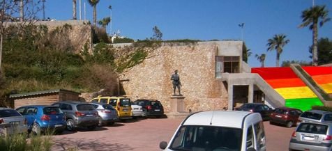 Ποιός φοβάται τα χρώματα στην Τουρκία; Το νέο κίνημα της Πλατείας Ταξίμ γεννήθηκε, βάφουν τα σκαλιά στα χρώματα του ουράνιου τόξου [εικόνες] | iefimerida.gr 2