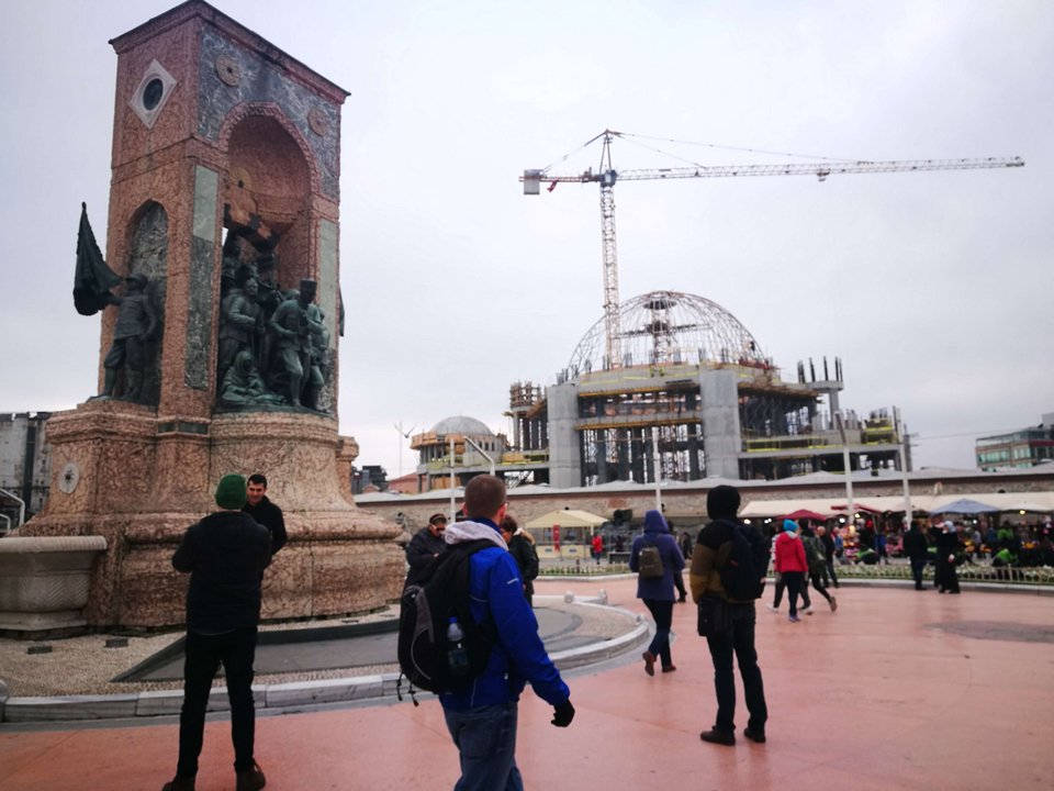 Απίστευτο: Ο Ερντογάν χτίζει τζαμί πάνω στην εμβληματική πλατεία Ταξίμ [εικόνες] | iefimerida.gr 3