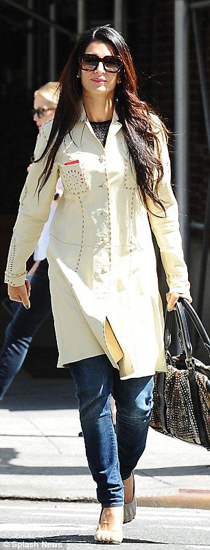 Το μίνι της αδελφής της Αμάλ που «γκρέμισε» τη Νέα Υόρκη [εικόνες] | iefimerida.gr 3