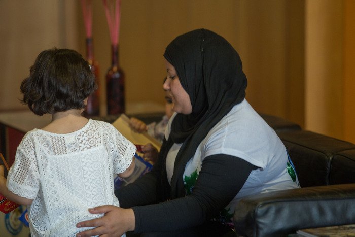 Στην αγκαλιά της μητέρας της η 4χρονη που είχε βρεθεί δίπλα στον νεκρό πατέρα της στον Έβρο [εικόνα] | iefimerida.gr 0