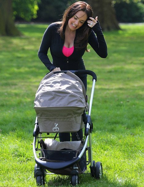 Η Ταμάρα Εκλεστόουν κάνει γυμναστική στην εξοχή και μοιράζει εγκεφαλικά -«Φέτες» ένα μήνα μετά τη γέννα [εικόνες] | iefimerida.gr 4