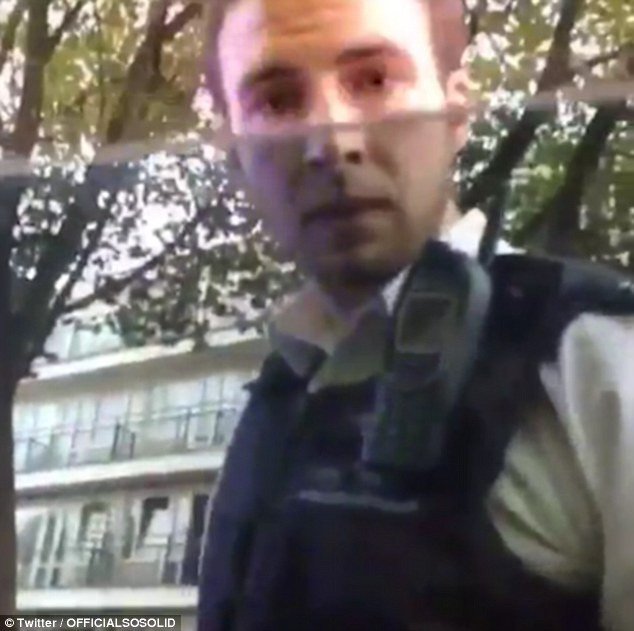 Αστυνομικός εκτός ελέγχου σπάει το τζάμι ΙΧ... λάθος υπόπτου – Τέθηκε σε διαθεσιμότητα [βίντεο] | iefimerida.gr 0