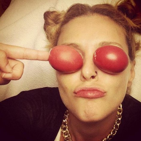 Το Πάσχα των «επωνύμων» – Ποιοι σούβλισαν αρνιά, ποιοι τσούγκρισαν αυγά και τι έγραψαν στο twitter [εικόνες] | iefimerida.gr 2