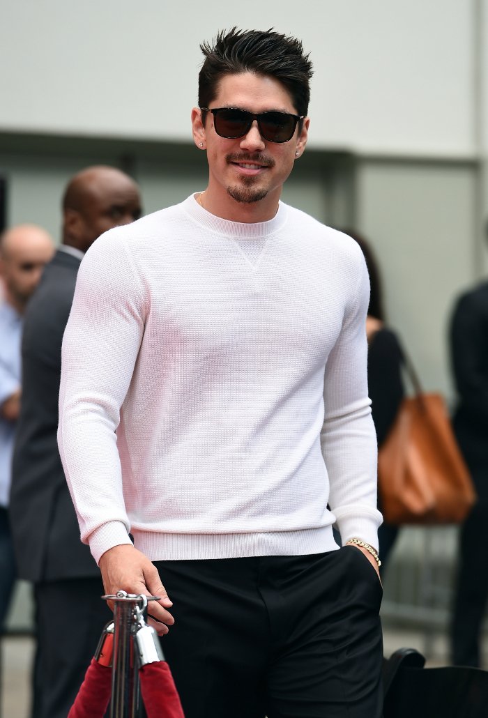 Κι όμως τα κατάφερε! Η Μαράια Κάρεϊ ισορρόπησε με γόβες Louboutin πάνω στον νωπό πηλό! [εικόνες] | iefimerida.gr 3