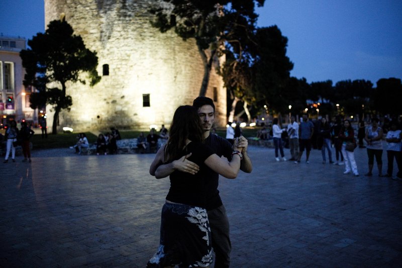 Ταγκό για όλους, στη σκιά του Λευκού Πύργου [εικόνες &amp; βίντεο] | iefimerida.gr 2