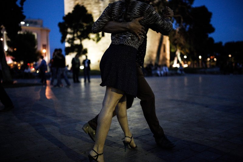 Ταγκό για όλους, στη σκιά του Λευκού Πύργου [εικόνες &amp; βίντεο] | iefimerida.gr 3