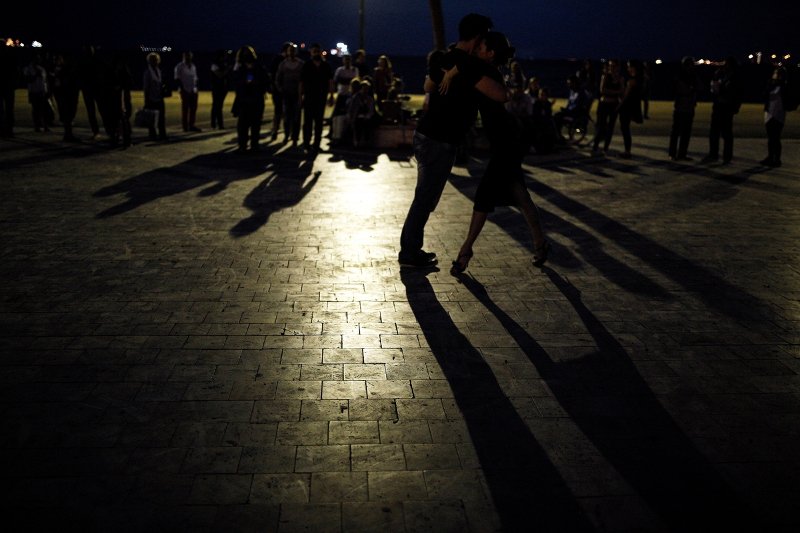 Ταγκό για όλους, στη σκιά του Λευκού Πύργου [εικόνες &amp; βίντεο] | iefimerida.gr 5
