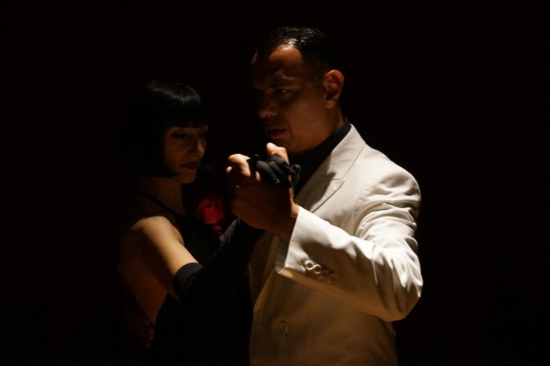 Mαθήματα τάνγκο, swing, salsa στο Κέντρο Πολιτισμού Ιδρυμα Νιάρχος -Κάτω από την πανσέληνο | iefimerida.gr 1