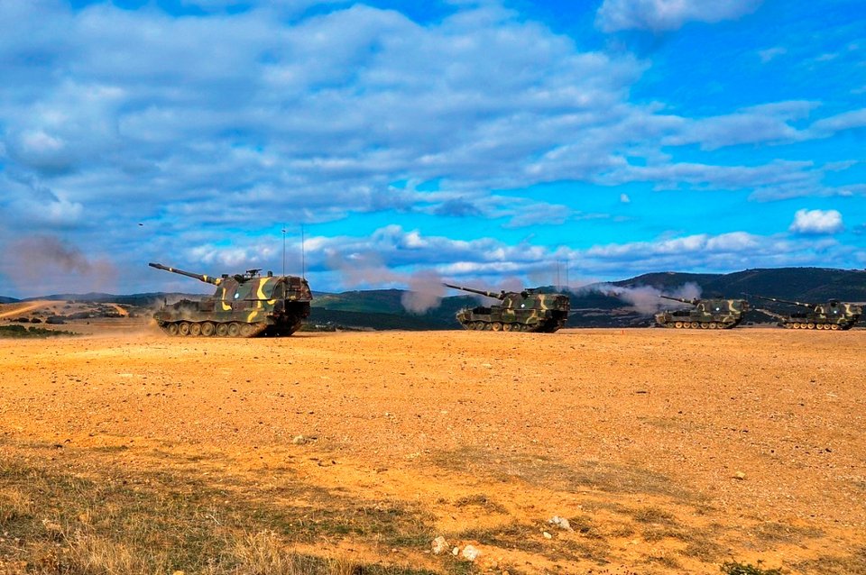 Τανκς του ελληνικού στρατού σε επίδειξη δύναμης πυρός: Στην άσκηση «Βάλλω και Μετακινούμαι» [εικόνες] | iefimerida.gr 1
