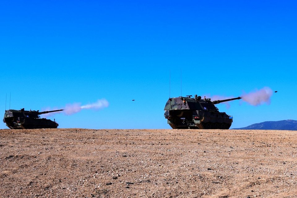 Τανκς του ελληνικού στρατού σε επίδειξη δύναμης πυρός: Στην άσκηση «Βάλλω και Μετακινούμαι» [εικόνες] | iefimerida.gr 2