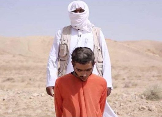 Κτηνωδία: Τζιχαντιστές πάτησαν με τανκ 19χρονο αιχμάλωτο [προσοχή: πολύ σκληρές εικόνες] | iefimerida.gr 1