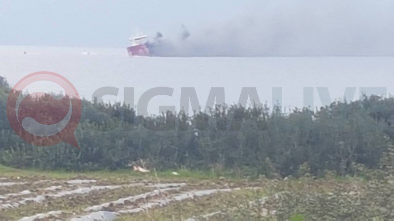 Μέλη του πληρώματος πήδηξαν στη θάλασσα σύμφωνα με πληροφορίες