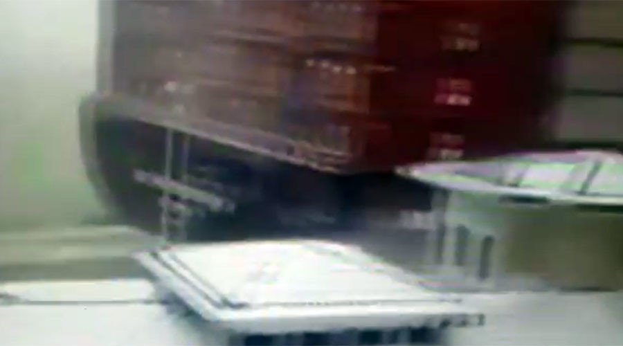 Πελώριο φορτηγό πλοίο «ξυρίζει» την παραλία στα Θεραπειά της Κωνσταντινούπολης [βίντεο] | iefimerida.gr 0