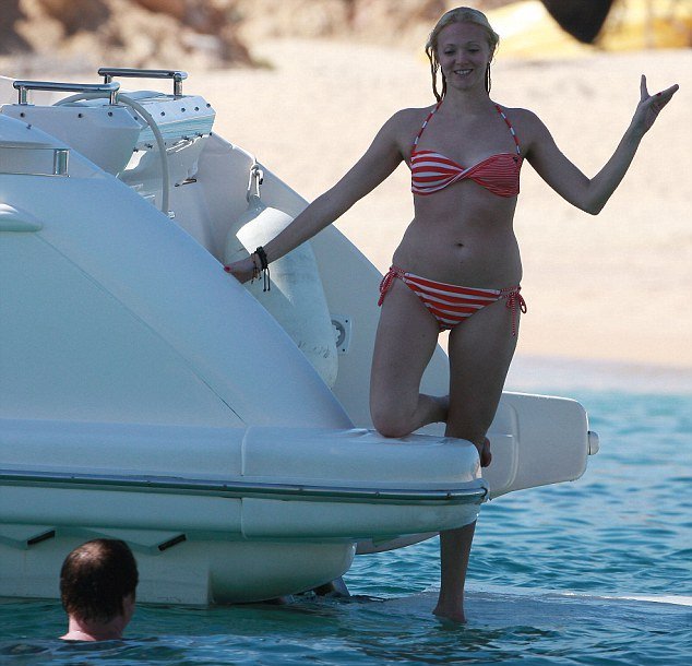 Ο τετράπαχος Ταραντίνο κρατάει την μύτη του πριν βουτήξει [εικόνες]  | iefimerida.gr 3