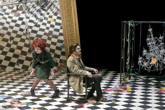 Ταρτούφος - Ζει πουλώντας ευσέβεια μέχρι που ξεσκεπάζεται [εικόνες] | iefimerida.gr 2