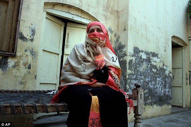 Νέα στοιχεία για την δράστη του μακελειού στην Καλιφόρνια: Από πλούσια οικογένεια, ντυνόταν όπως οι δυτικοί [εικόνες] | iefimerida.gr 1