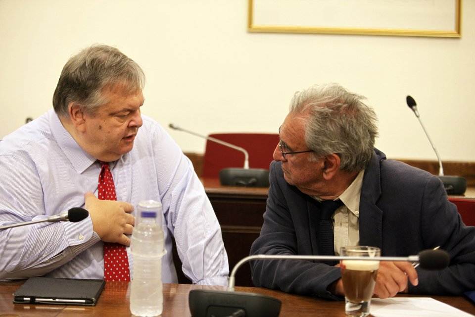 Βενιζέλος σε Τασία: Αντε από δω πέρα! -Καυγάς στην επιτροπή | iefimerida.gr 0