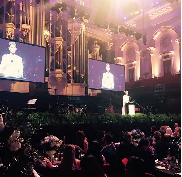 Η σούπερ σικ εμφάνιση της Τατιάνα Μπλάτνικ με φόρεμα Ελληνίδας σχεδιάστριας [εικόνες] | iefimerida.gr 2