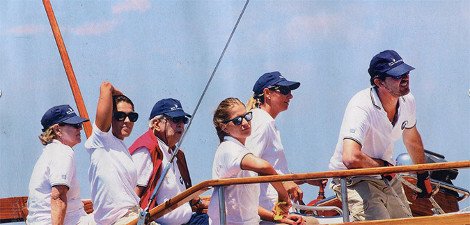 Η περιπέτεια του Νικόλαου Γλίξμπουργκ και της Τατιάνας σε ιστιοπλοϊκούς αγώνες στις Σπέτσες -Γιατί καθυστέρησαν να τερματίσουν [εικόνες] | iefimerida.gr 0