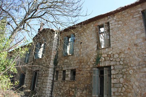 Τα μισορημαγμένα κτίρια στο Τατόι που θα ξαναζωντανέψουν -Στα άδυτα του ετοιμόρροπου οινοποιείου [εικόνες] | iefimerida.gr 9