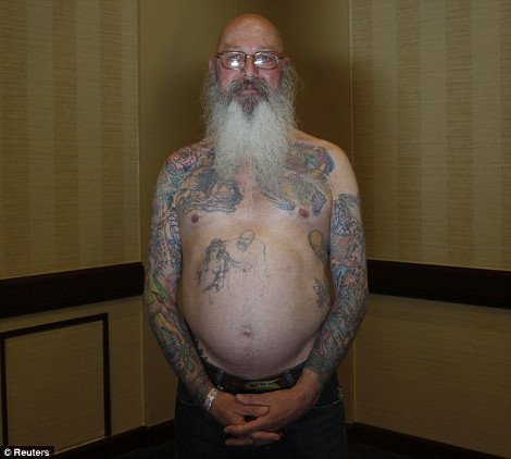 Είστε μανιώδης με τα τατουάζ; Δείτε πώς θα είστε όταν γεράσετε [εικόνες] | iefimerida.gr 3